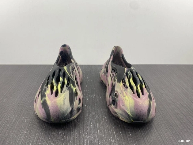 IG9562 Carbon Foam MX RNR Yeezy Adidas 0712